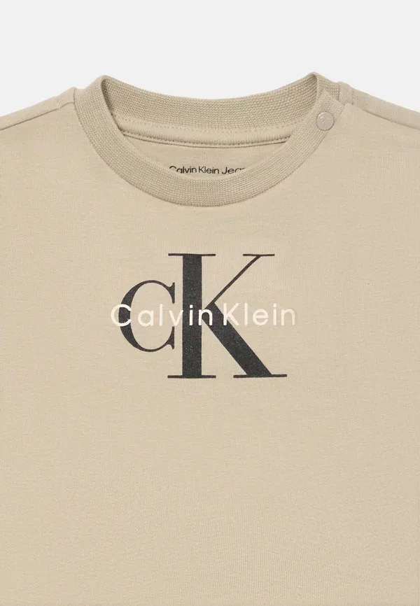 Комплект унисекс с монограммой - спортивные штаны Calvin Klein Jeans — фото 4