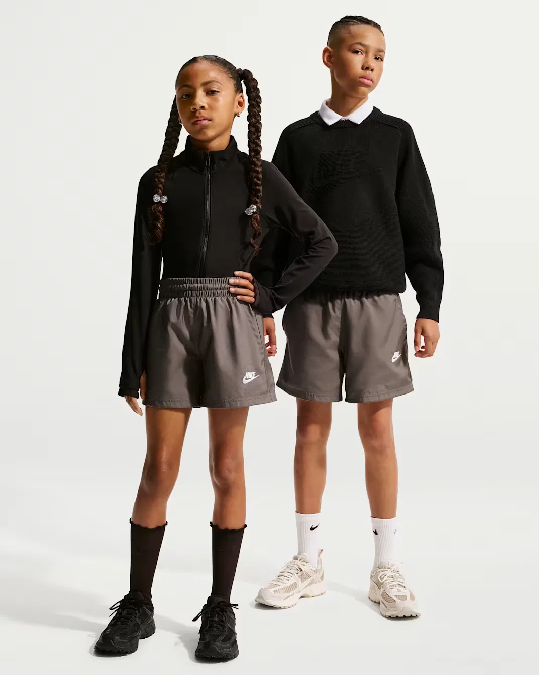 Тканые шорты для детей постарше, 4,5 дюйма Nike Sportswear Club, Cave Stone/White