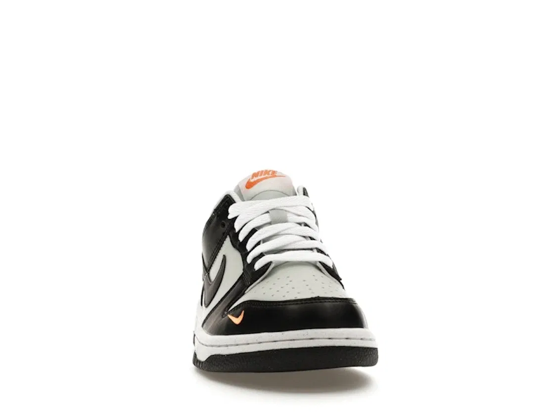Детские кроссовки Lifestyle с принтом Nike Dunk Low Nike, Black/Light Silver/Bright Mandarin/Medium Ash — фото 2