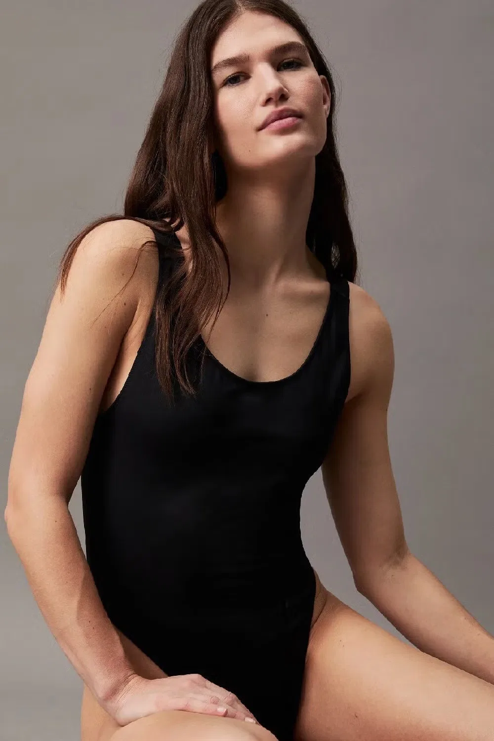 Купальник слитный с глубоким вырезом Intense Power Calvin Klein, черный