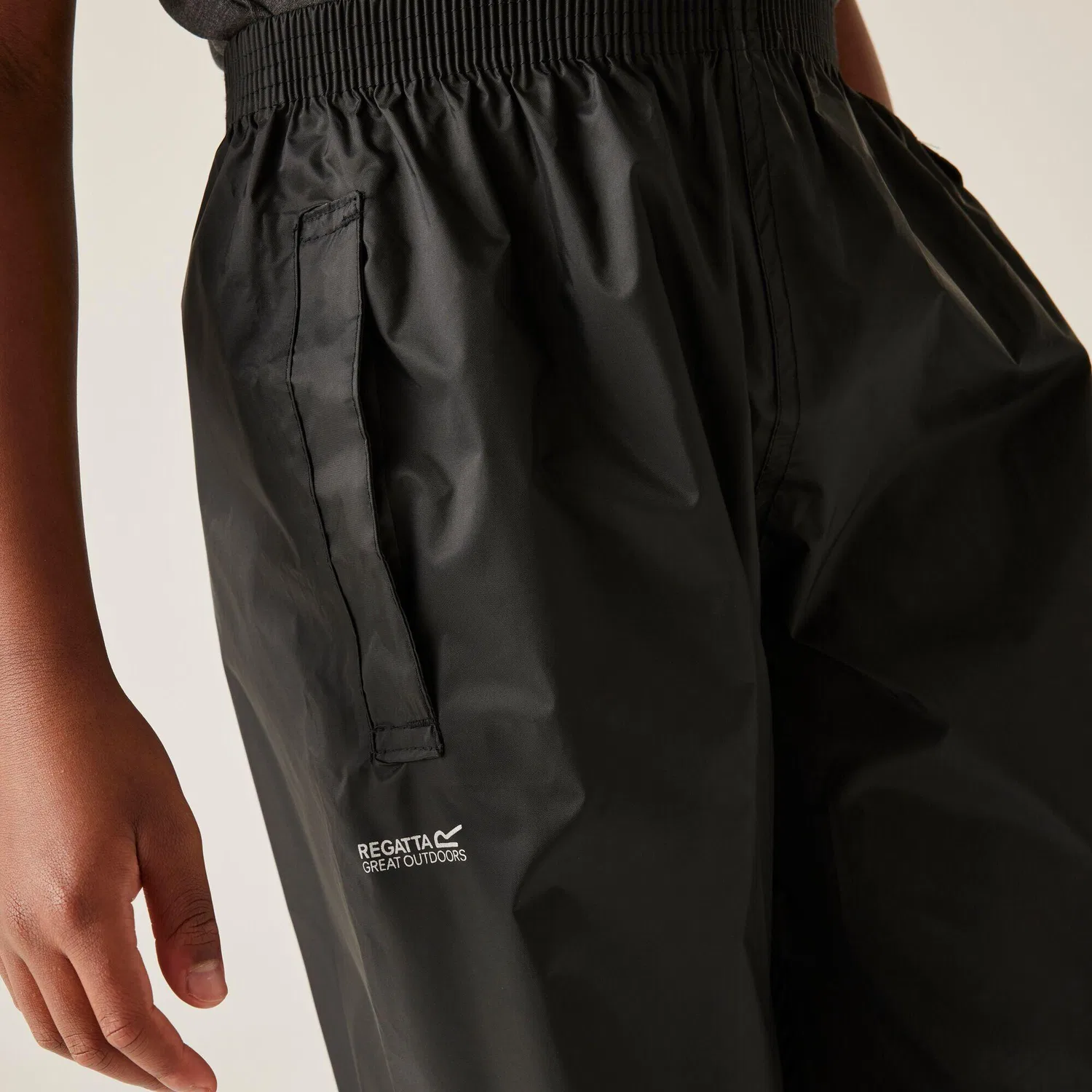 Детские дождевые брюки Regatta Pack It, Schwarz — фото 4