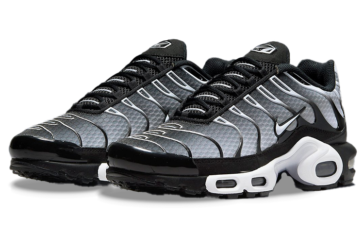 Кроссовки Nike Air Max Plus, черный/серебристый — фото 3