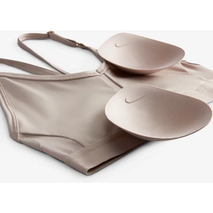 Спортивный бюстгальтер с V-образным вырезом и съемными чашками Nike Training Indy Dri Fit Light Support Bra, Сиренево-желтый — фото 4