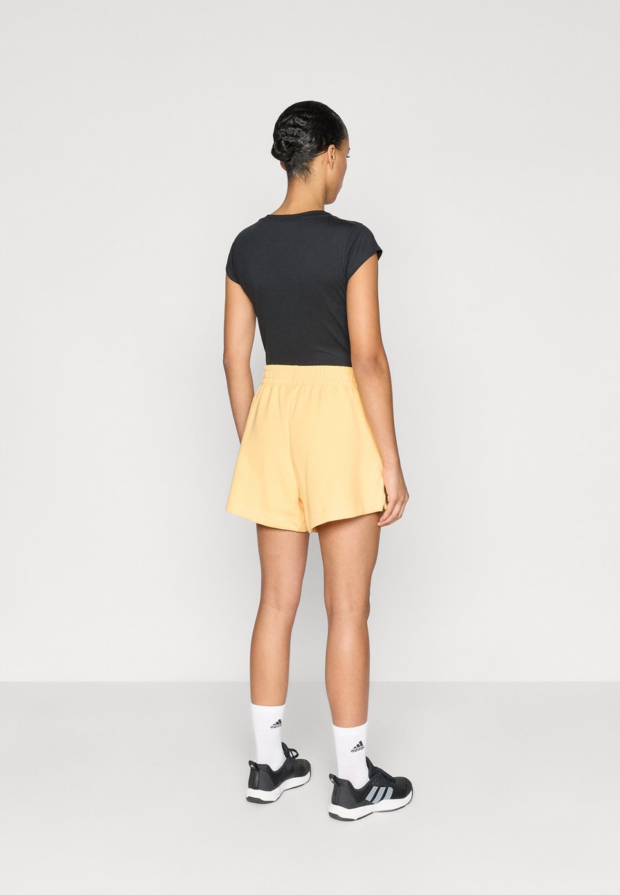 Спортивные шорты Adidas Sportswear ALL SZN , Semi Ice Tangerine/Orange — фото 3