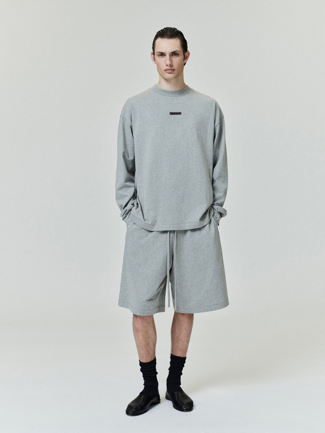 Лонгслив Fear of God Essentials Classic, светло-серый — фото 3