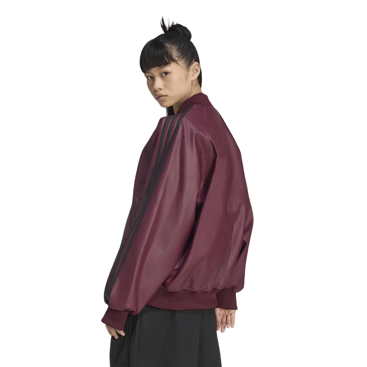 Женская куртка Oversized Track Top с имитацией кожи, модель Pleather SST, adidas, Maroon/Black/Dark Football Gold — фото 2
