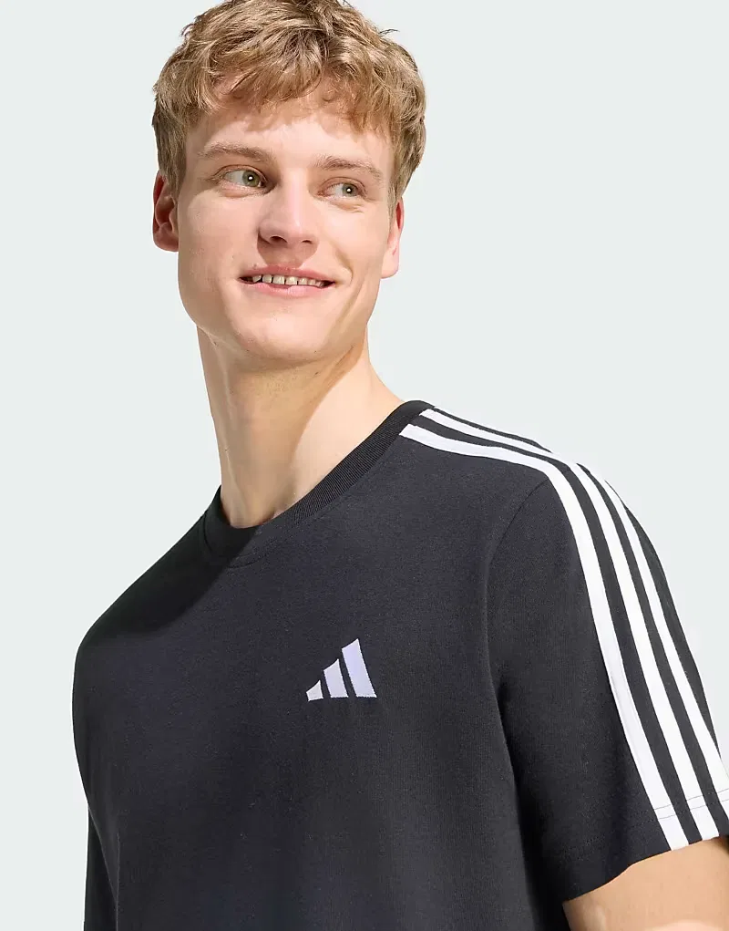 Футболка Adidas Performance Essentials с тремя полосками, расположенными на левой стороне груди, черно-белая — фото 4