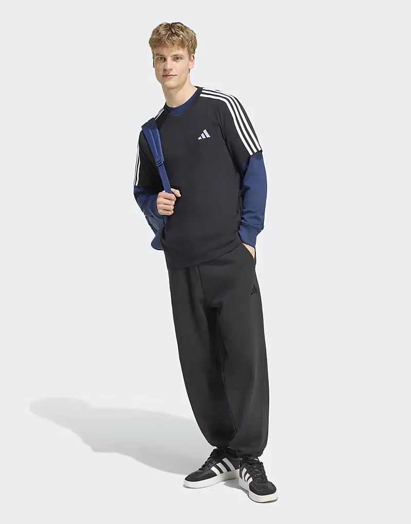 Футболка Adidas Performance Essentials с тремя полосками, расположенными на левой стороне груди, черно-белая — фото 3