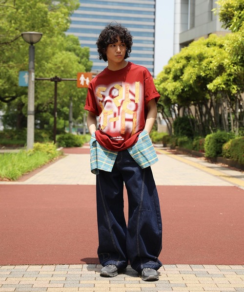 

Футболка короткая с принтом HOOK, красная