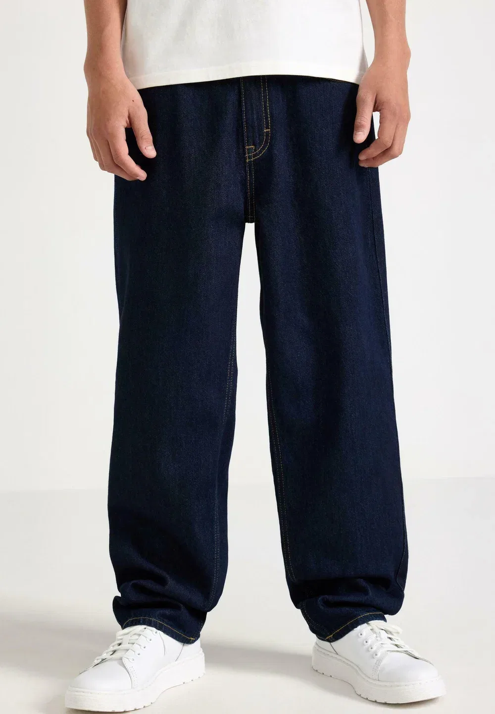 Свободные джинсы с обычной посадкой на талии - джинсы свободного кроя Lindex, Dark Denim — фото 2