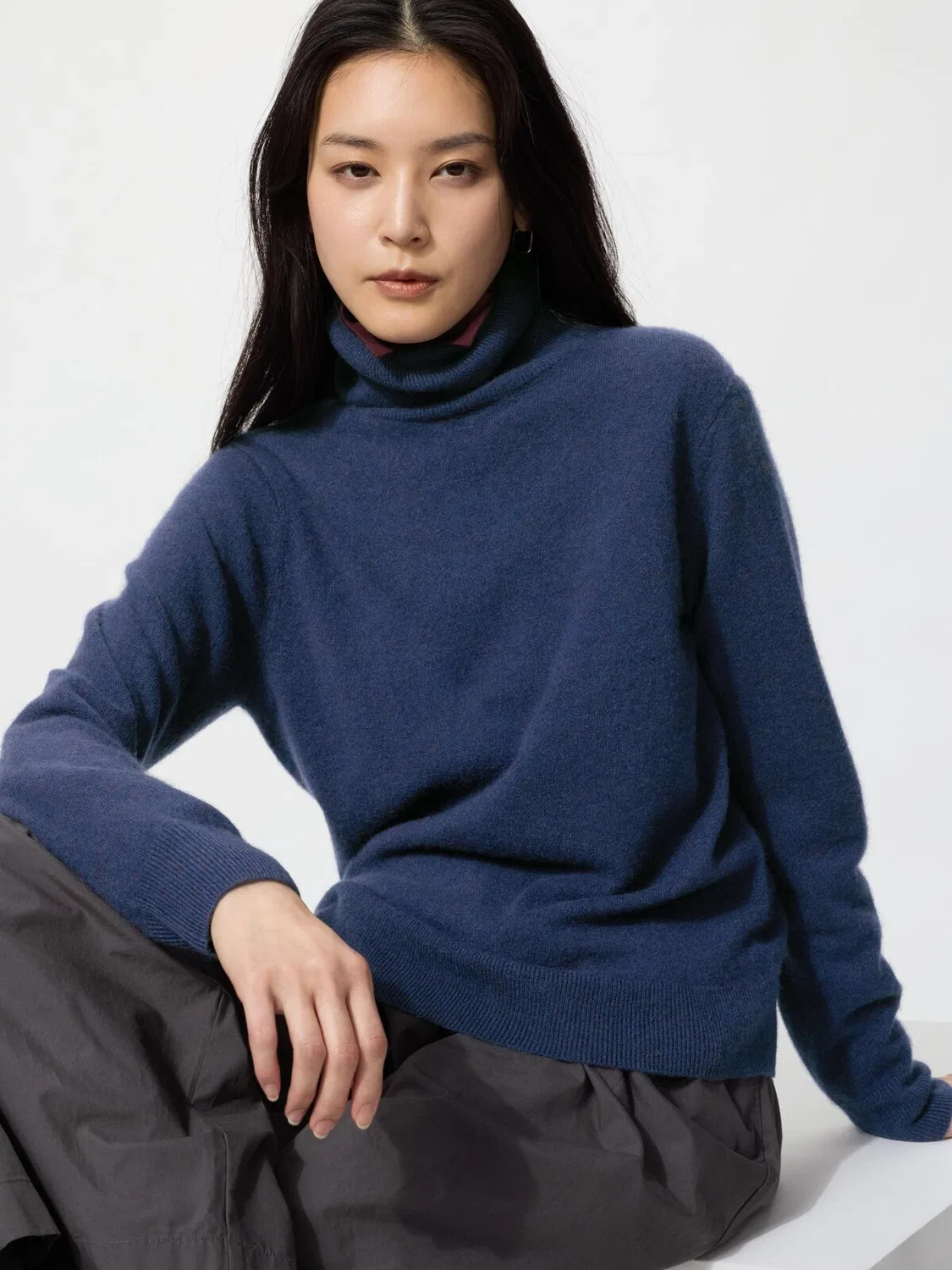 Свитер Uniqlo, кашемировый, с высоким воротником, синий