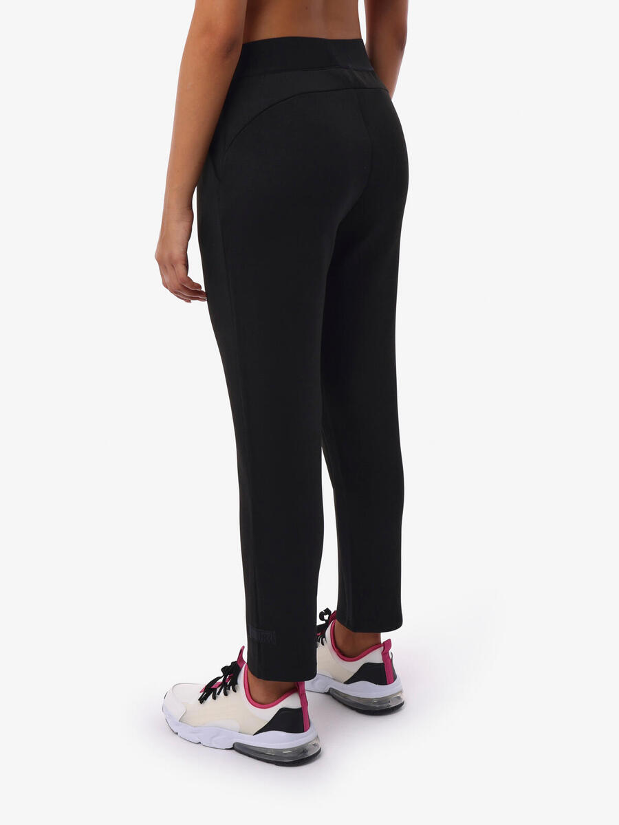 

JAKED черные синтетические спортивные брюки для женщин