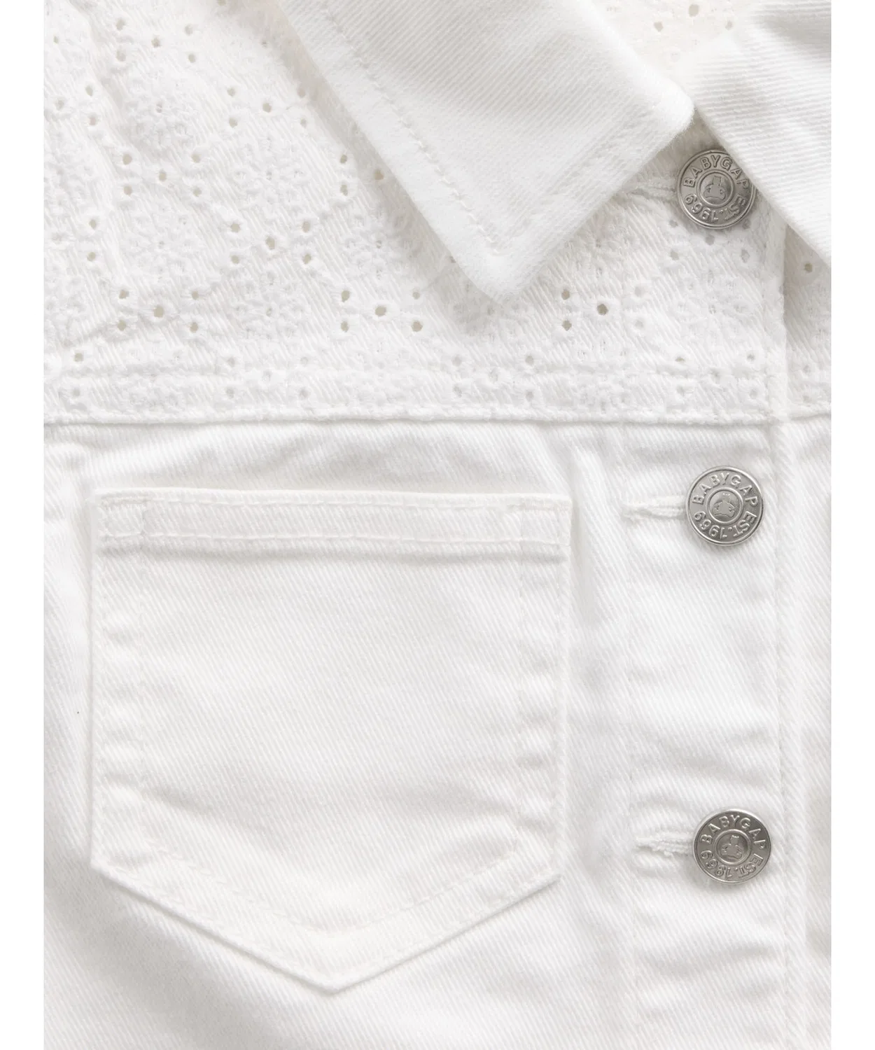 Детская джинсовая куртка с вышивкой Eyelet GAP, Белая — фото 4