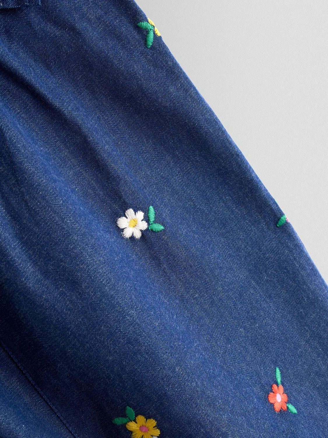 Комбинезон с воланами на рукавах, Chambray Blue Embroidered Jojo Maman Bébé — фото 4