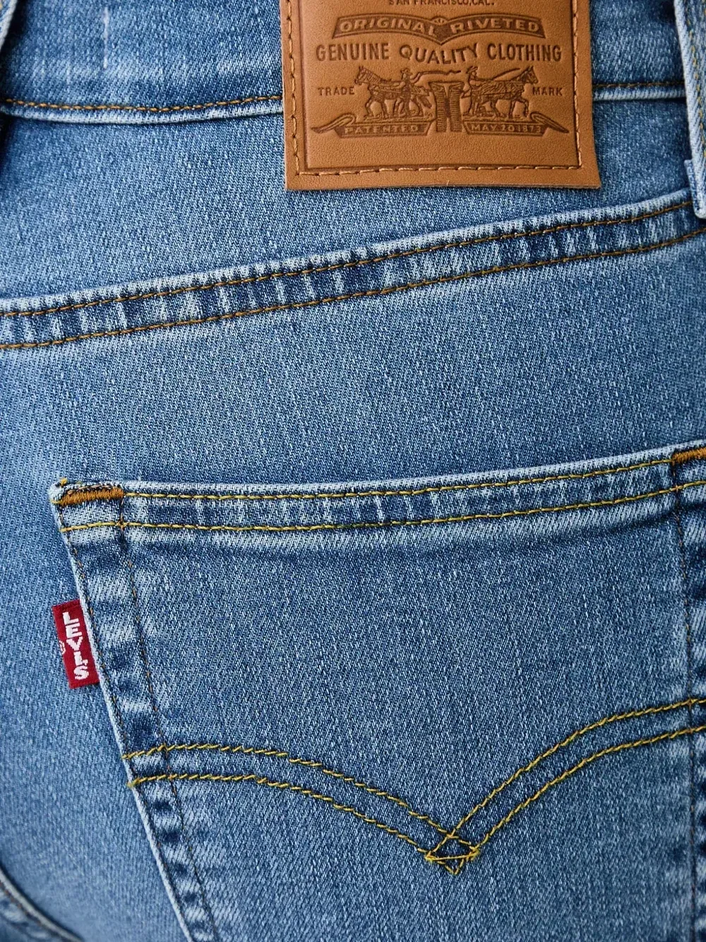 725 выцветшие расклешенные джинсы Levi's, синий — фото 4