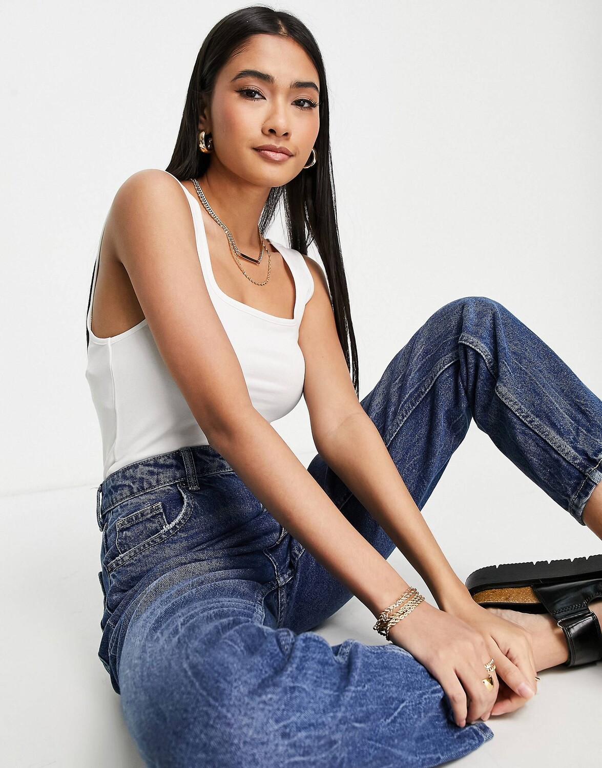 

Белый жилет с вырезами спереди и сзади ASOS DESIGN