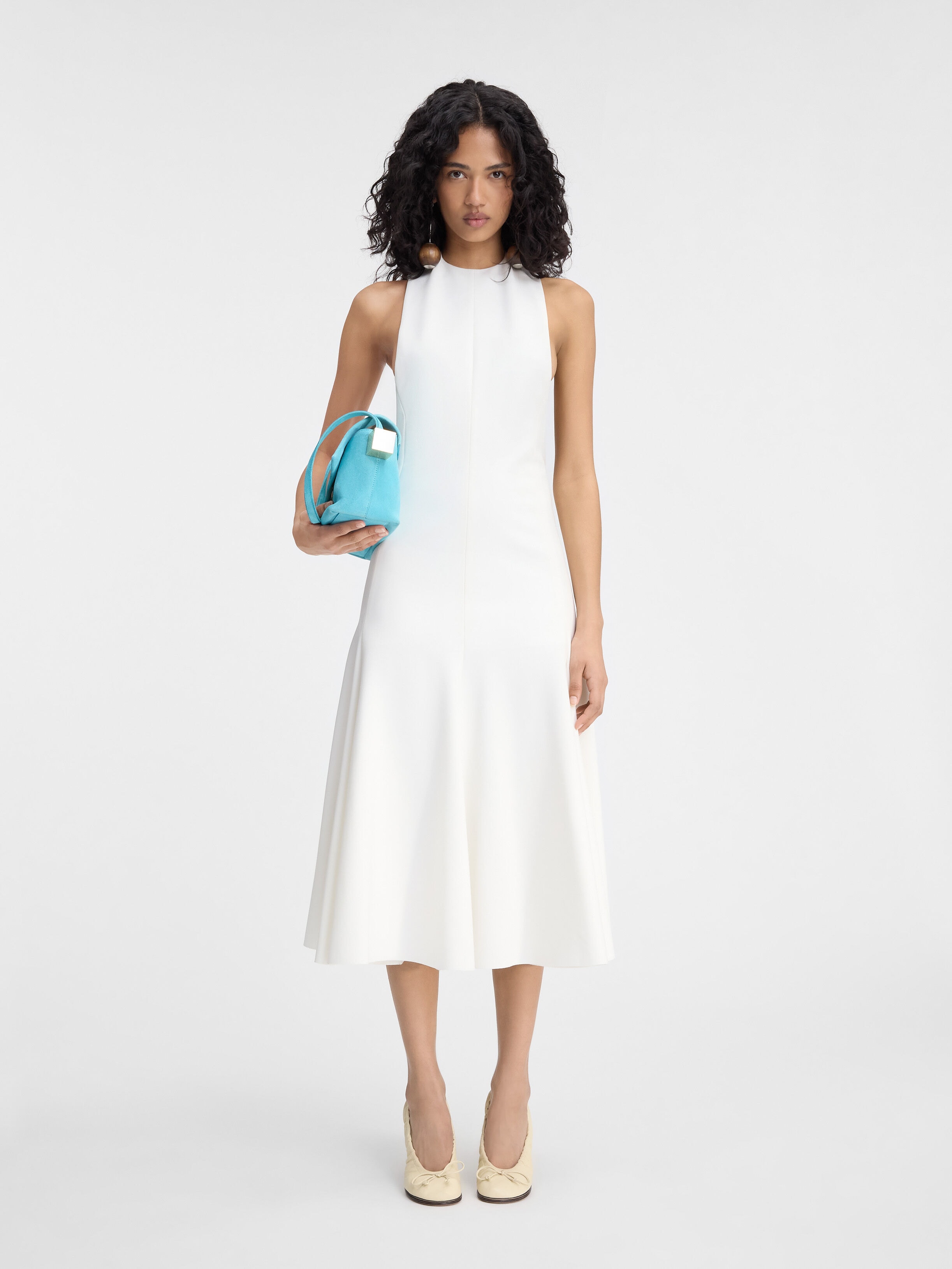 

Расклешенное платье-халтер JACQUEMUS The Favola dress, белый