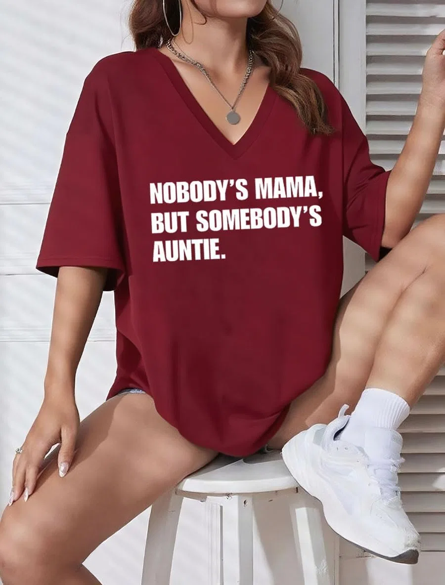 Футболка с принтом Nobody's Mama But Somebody's Auntie, Claret — фото 2