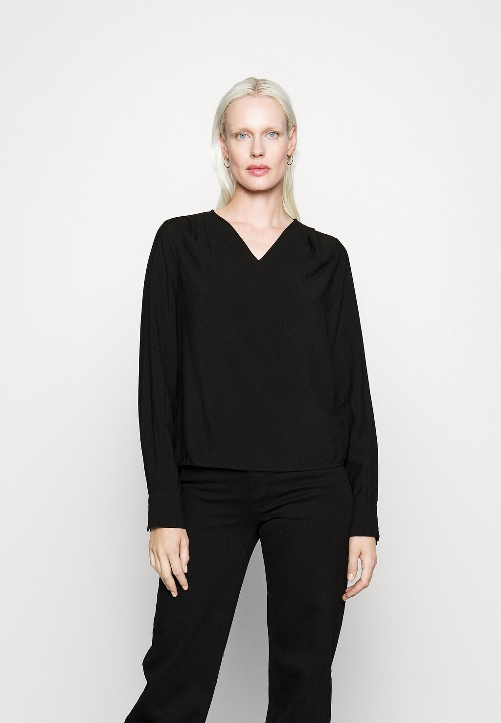 

Блузка Vero Moda, черный