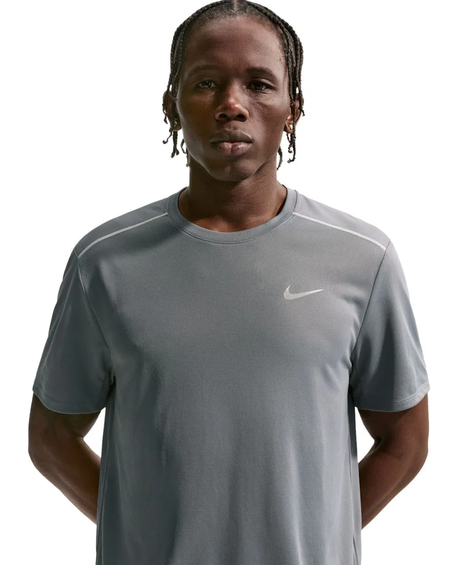 Футболка беговая Dri-FIT Miler Nike, Smoke Gray/Iron Gray/Reflective Silver — фото 2
