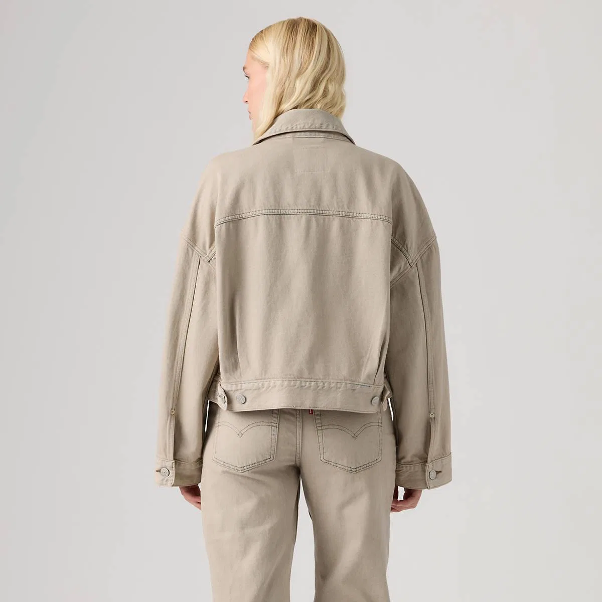 Свободная укороченная куртка-бомбер Levi's, New Hire Trucker - Light Wash — фото 4