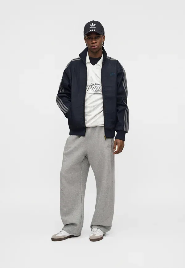 Джинсовая куртка с вышивкой Adidas Originals, индиго — фото 2