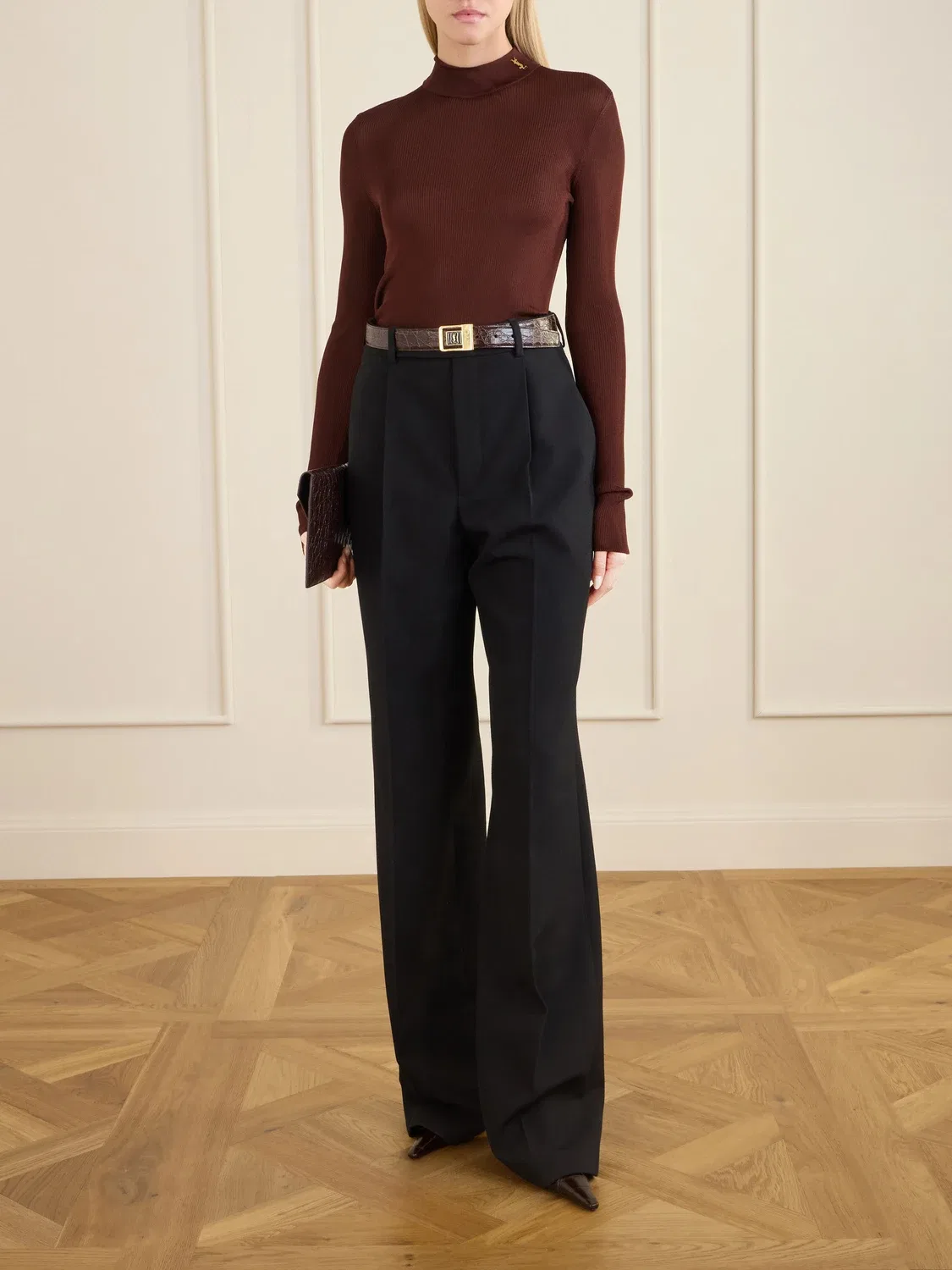 Трикотажный джемпер из шелка с фурнитурой в виде логотипа Cassandre Saint Laurent, коричневый — фото 2