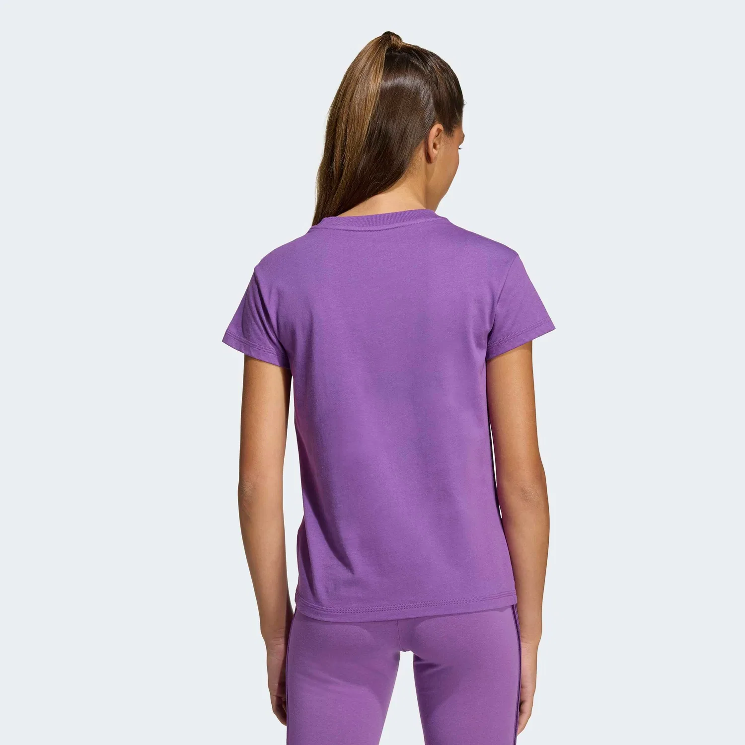 Спортивная футболка Adidas Sportswear Performance Shirt BL 160 фиолетового цвета — фото 4