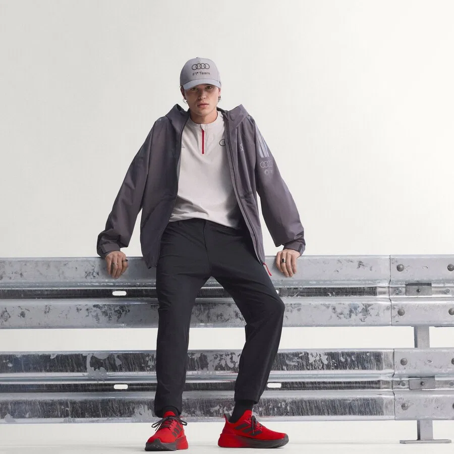 Куртка ADIDAS PERFORMANCE Performance Jacket 'Audi Formula One Team' в цветах Basalt Grey и Stone — фото 2