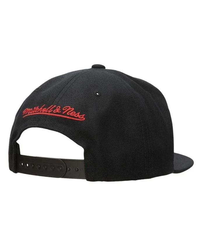 

Кепка Чикаго Буллз Mitchell & Ness, черный
