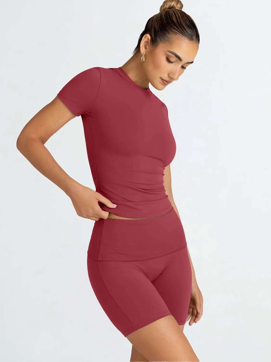 Trendy Queen Модный комплект из двух предметов для летних тренировок, спортивный костюм, шорты, одежда для пилатеса и йоги, одежда для прогулок, весенняя спортивная удобная одежда для активного отдыха, красный — фото 3
