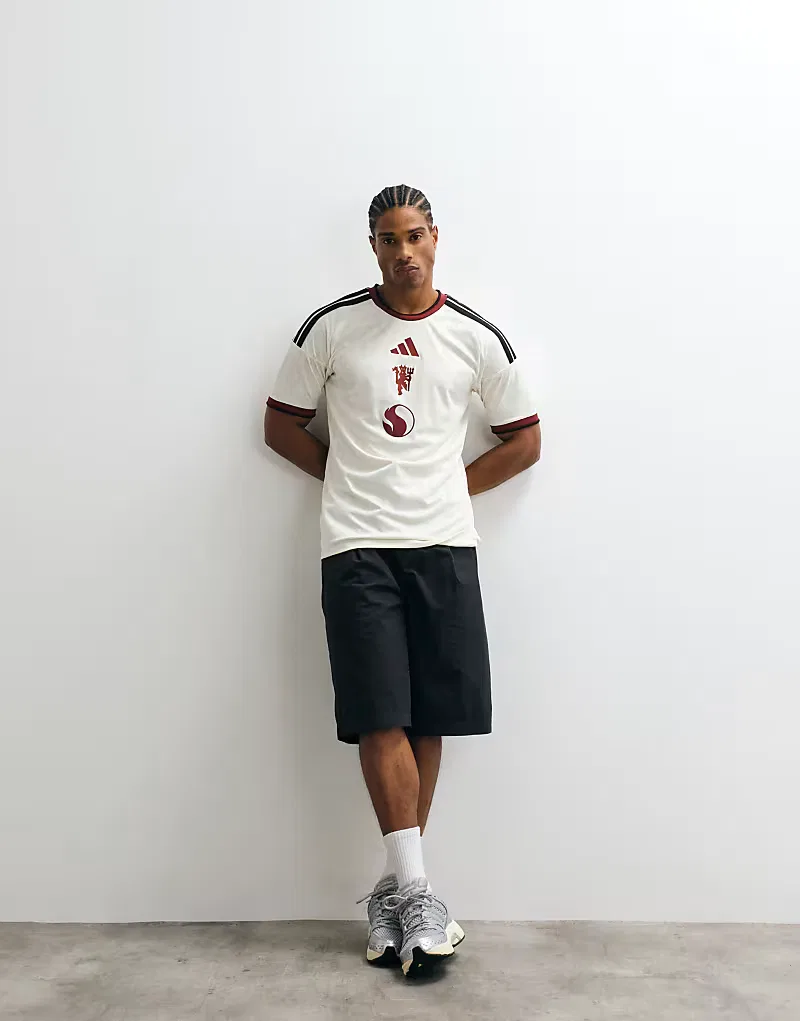 Футболка Adidas Football "Манчестер Юнайтед" сезона 26/27, третья, белая