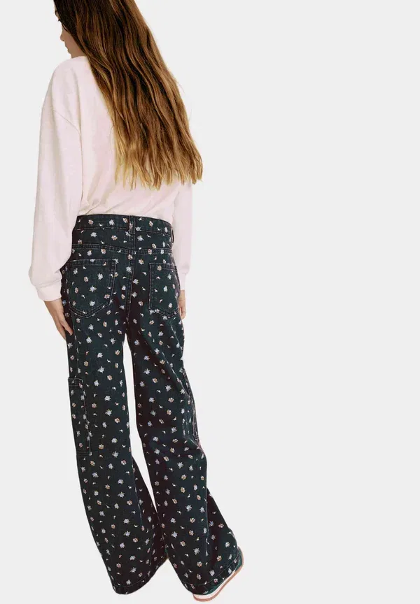 Джинсы с цветочным принтом Relaxed fit jeans Marks & Spencer Mix, черный — фото 2