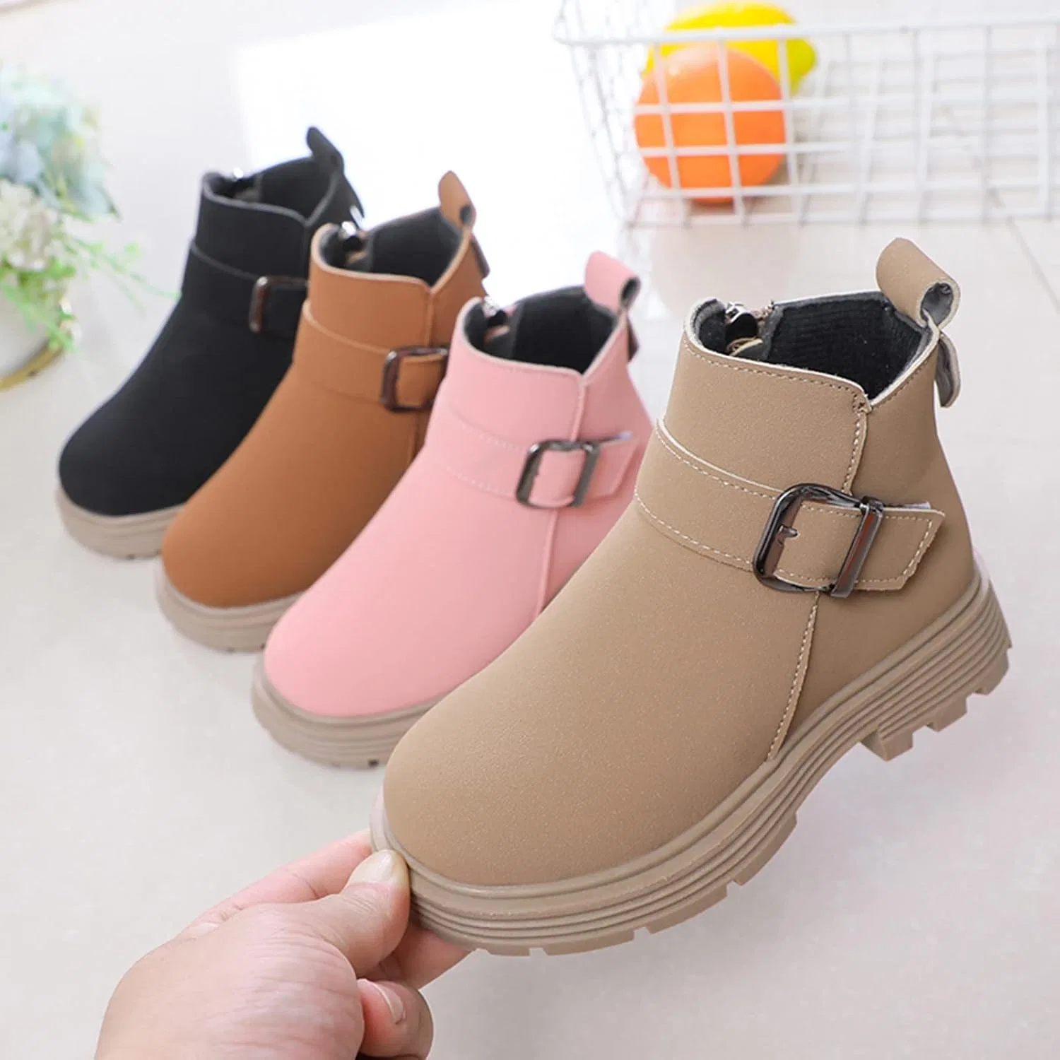 Детские ботинки для девочек с пряжкой и боковой молнией, модель Ankle Boots Scrub Leather Buckle, Pink — фото 3