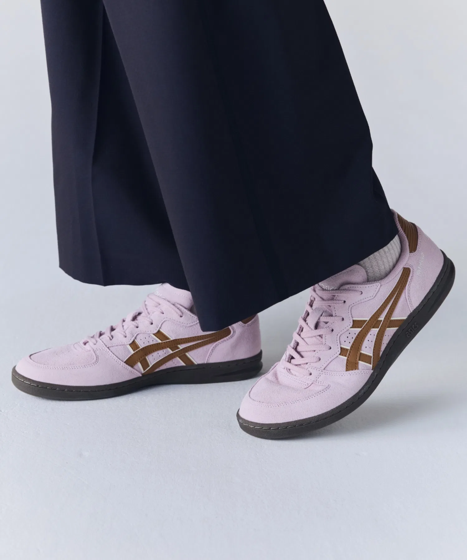Унисекс кроссовки из натуральной кожи SKYHAND OG ASICS розовые