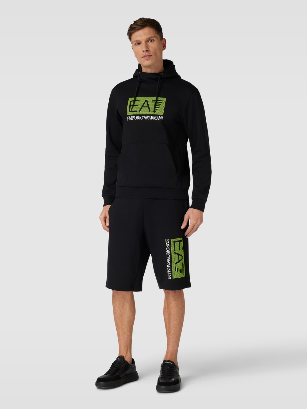 

Спортивные шорты с этикеткой EA7 Emporio Armani, черный