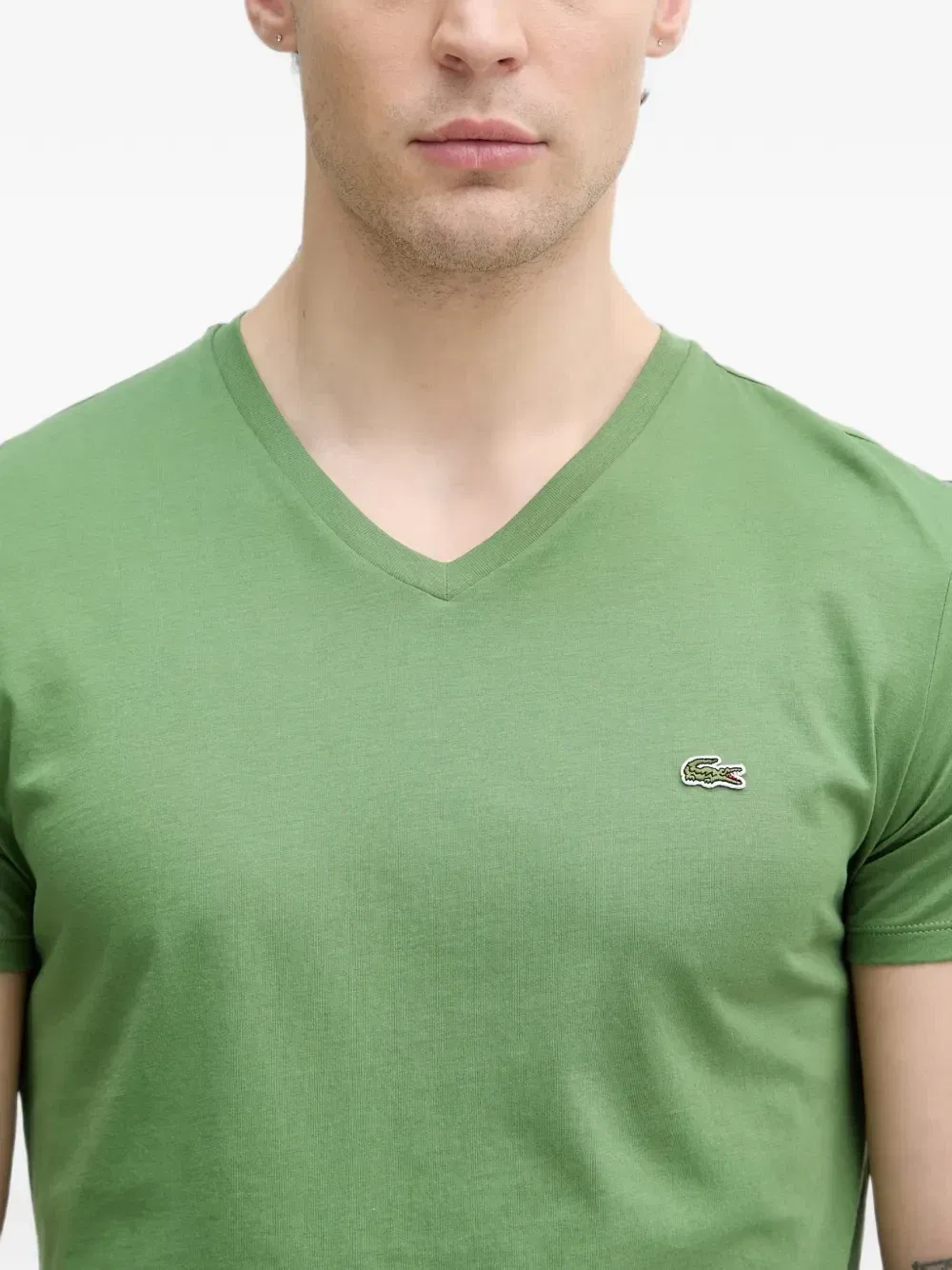 Футболка с V-образным вырезом и нашивкой-логотипом Lacoste, зеленый — фото 4