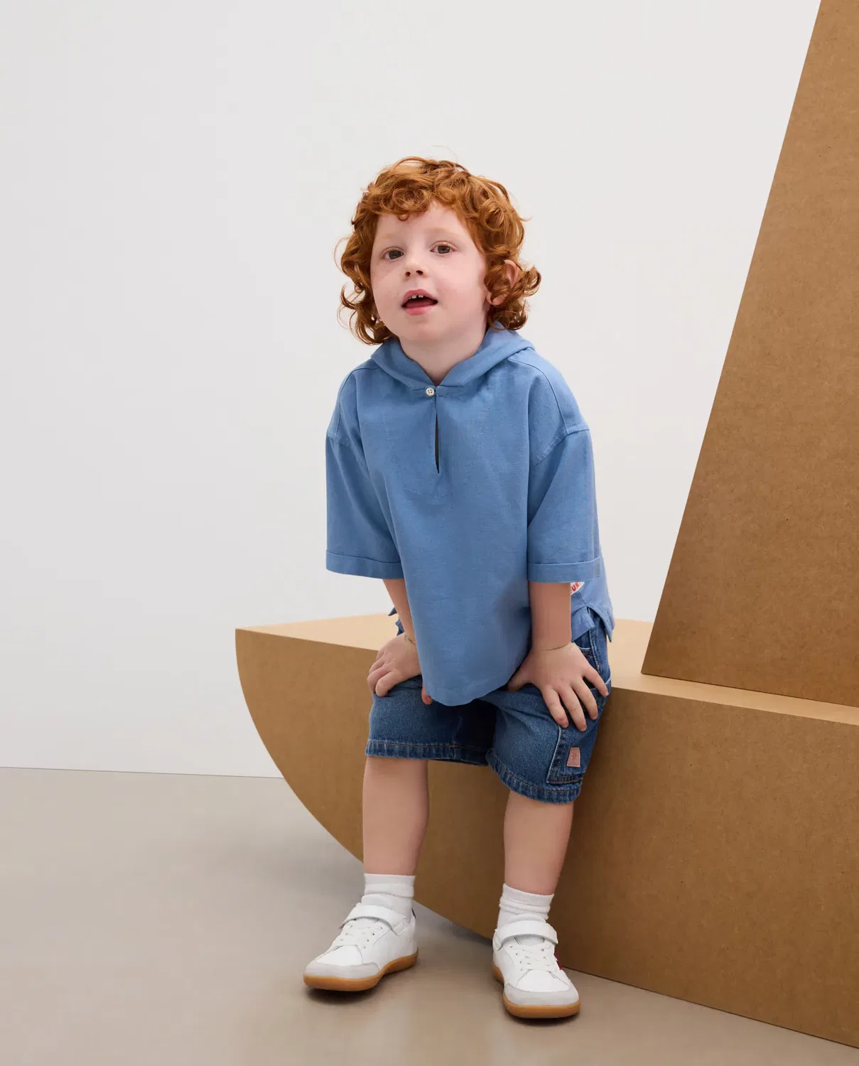 Детская рубашка для мальчиков с коротким рукавом и капюшоном Kids El Corte Inglés, 400 Azul — фото 2
