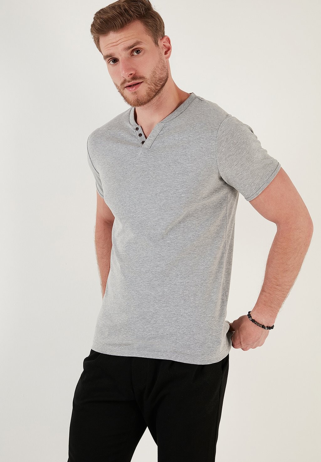 

Футболка базовая V-Neck Buratti, серый