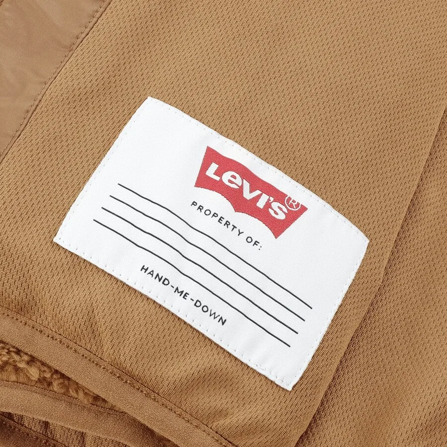 Детская флисовая куртка Levi's Kids светло-коричневого цвета — фото 4