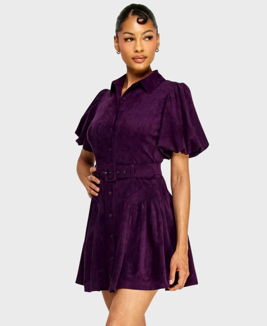 Платье мини с поясом и пуговицами спереди, модель Button-Front Suede Belted Mini Dress Alex & Sophia, Eggplant — фото 3