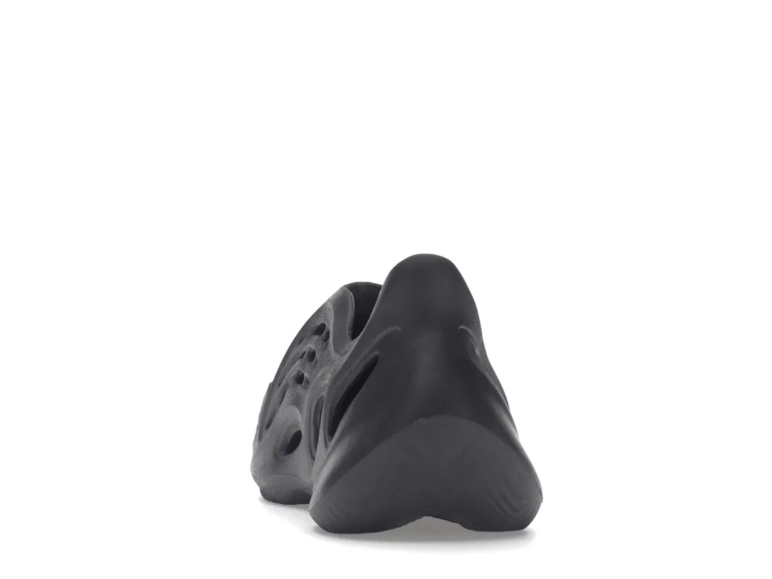 Детские клоги с вентиляцией Adidas Yeezy Foam RNR, Onyx/Onyx/Onyx — фото 4