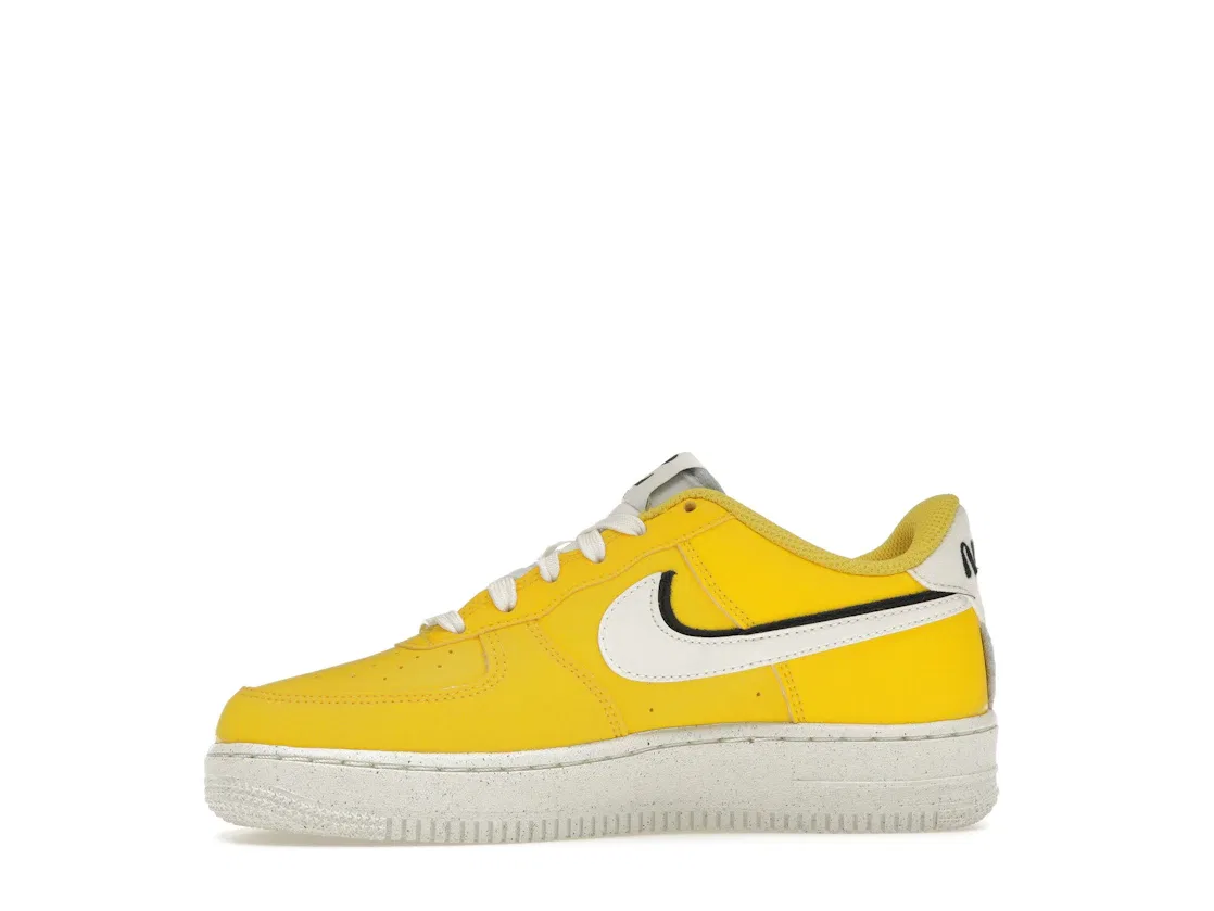Детские кроссовки для мальчиков с принтом Nike Air Force 1 Low LV8 82, Tour Yellow/Black/Tour Yellow/Sail — фото 3