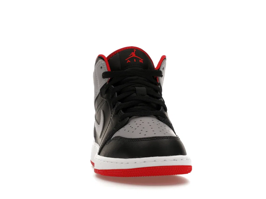 Детские кроссовки Lifestyle с перфорированным носком Jordan 1 Mid Jordan, Black/Fire Red/White/Cement Grey — фото 2