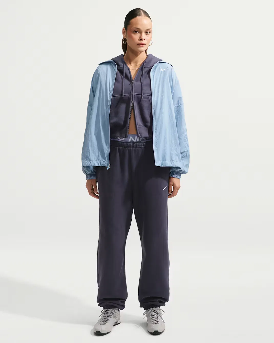 Женские брюки с высокой посадкой, свободного кроя и манжетами Nike Studio Fleece Medium Weight, Gridiron/Sail