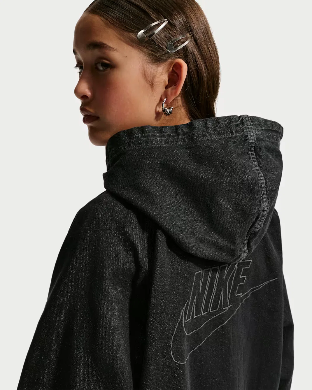Джинсовая куртка на молнии с капюшоном для детей постарше Nike Sportswear Collection, Black/Anthracite/Anthracite/Anthracite — фото 4