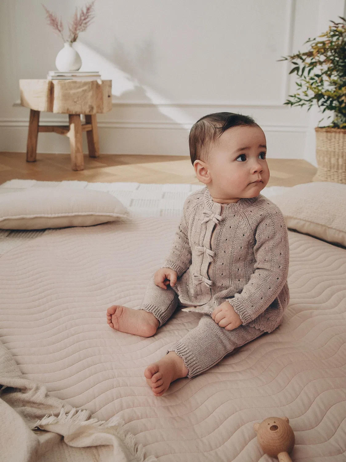 Next Шоколадно-коричневый вязаный бантик с оборками для малышей Cardigan & Leggings Набор из 2 предметов (0 мес.-2 года) — фото 2