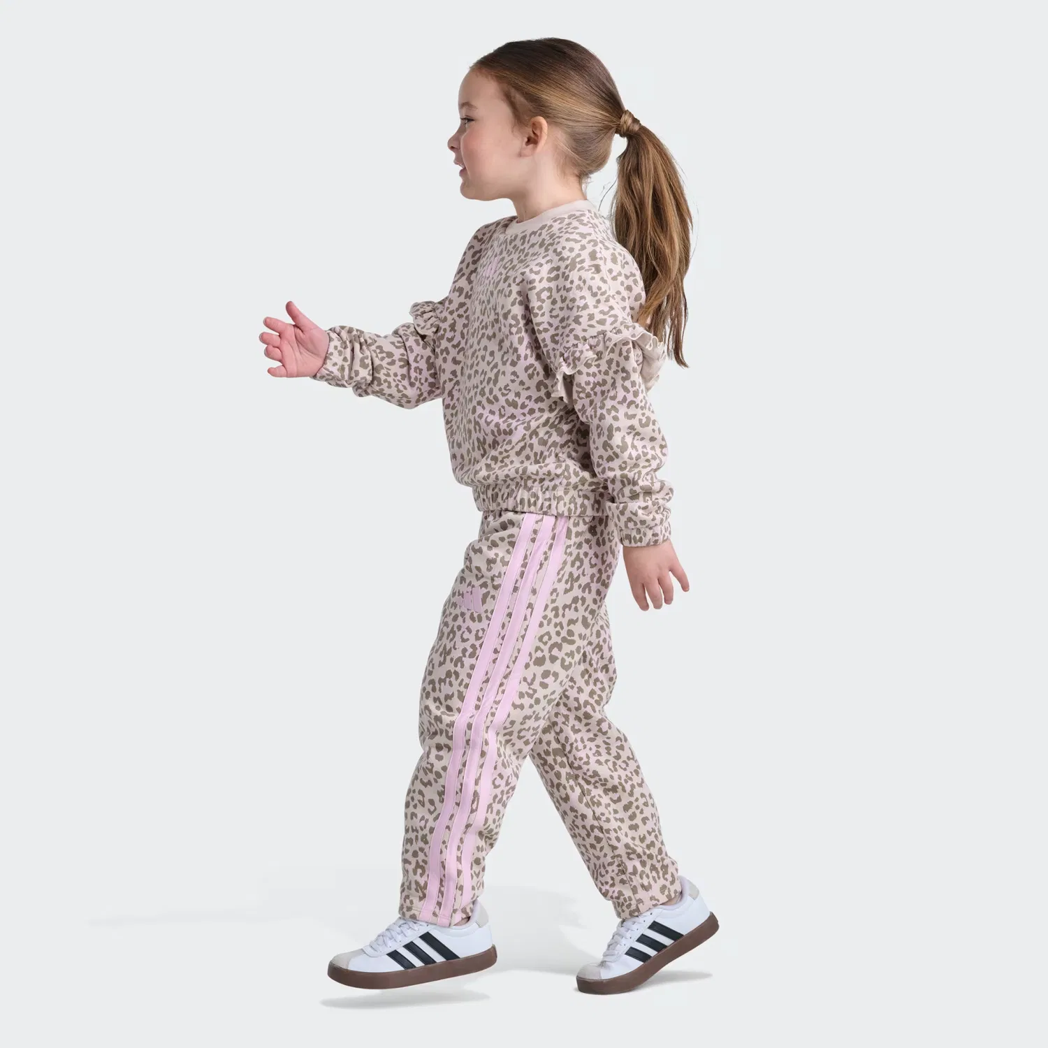 Детский комплект с рукавами-крылышками из топа и брюк AOP Flutter Slv Barrel Pnt Set Adidas Sportswear, мелово-коричневый — фото 3