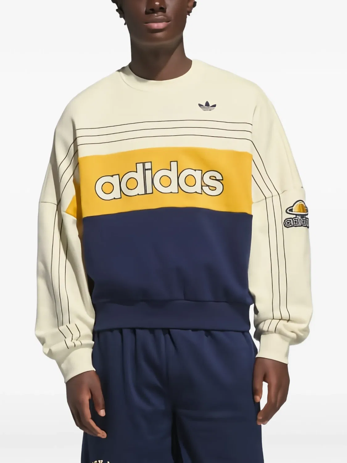 Свитер нейтральных оттенков Adidas, нейтральные