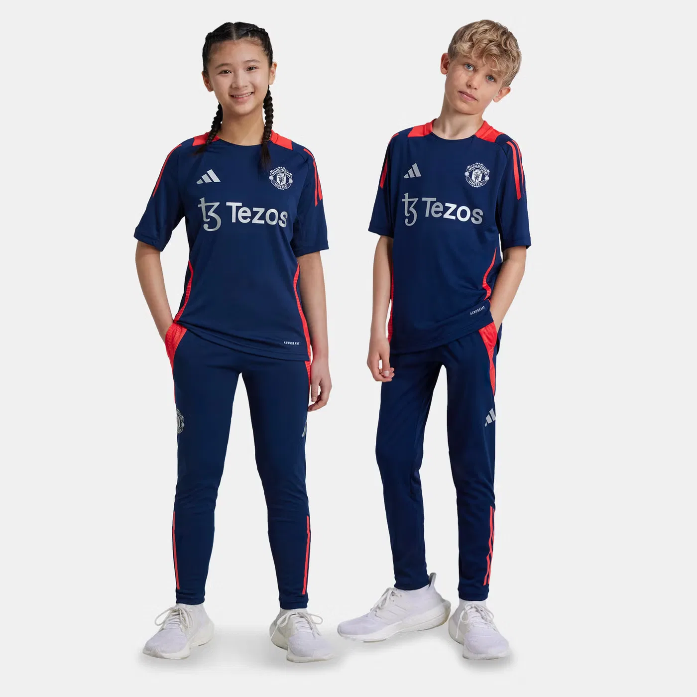Штаны тренировочные футбольные для детей Manchester United Tiro 24 Adidas, темно-синий